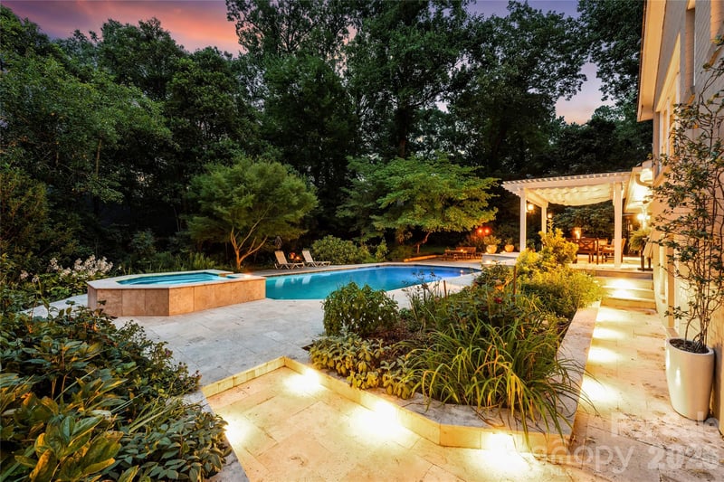 2601 Cloister Dr, Charlotte, NC 28211