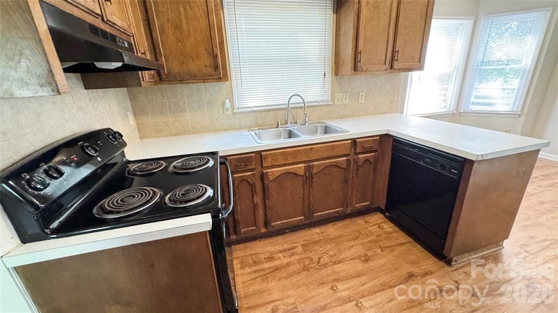 2820 Royal Ridge Ln, Charlotte, NC 28212