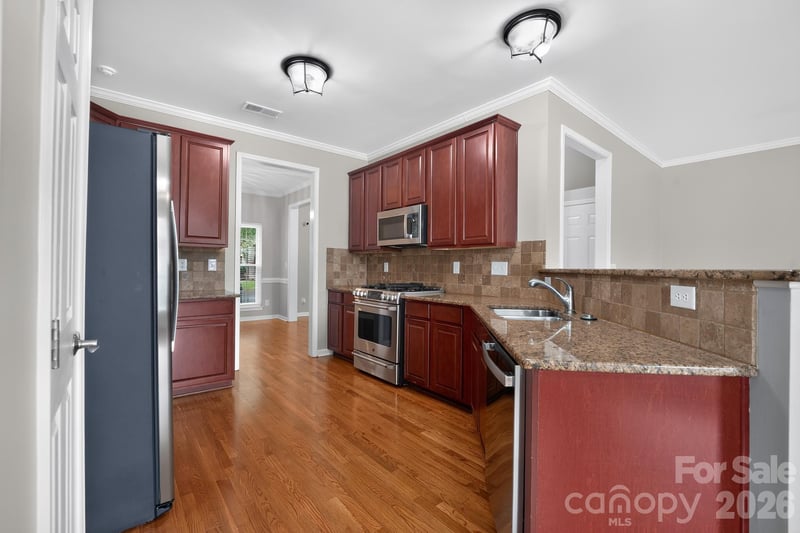 2515 Bethesda Oaks Dr, Gastonia, NC 28056