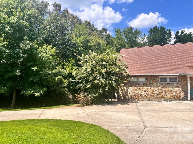 101 Forest Cliff Ct, Concord, NC 28025