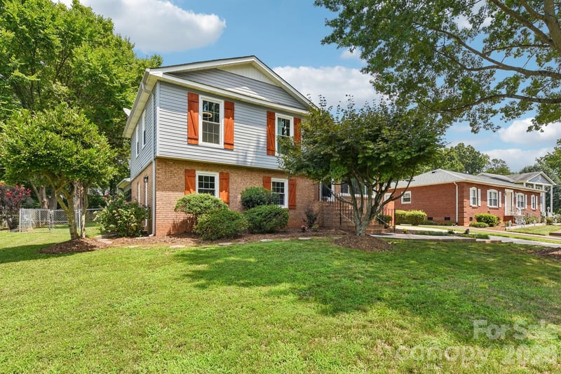 318 Red Roan Pl, Charlotte, NC 28215