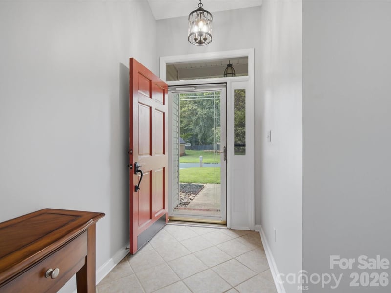 607 Oakbluff Cir, Charlotte, NC 28216