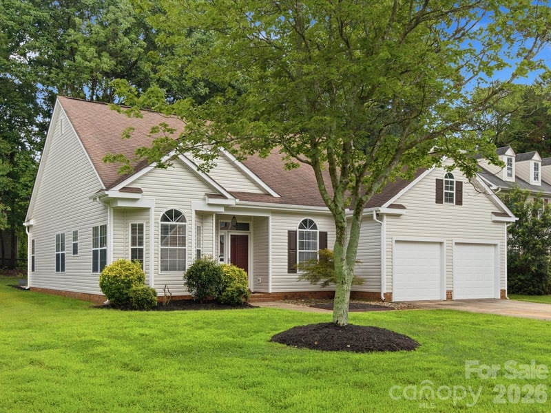 607 Oakbluff Cir, Charlotte, NC 28216