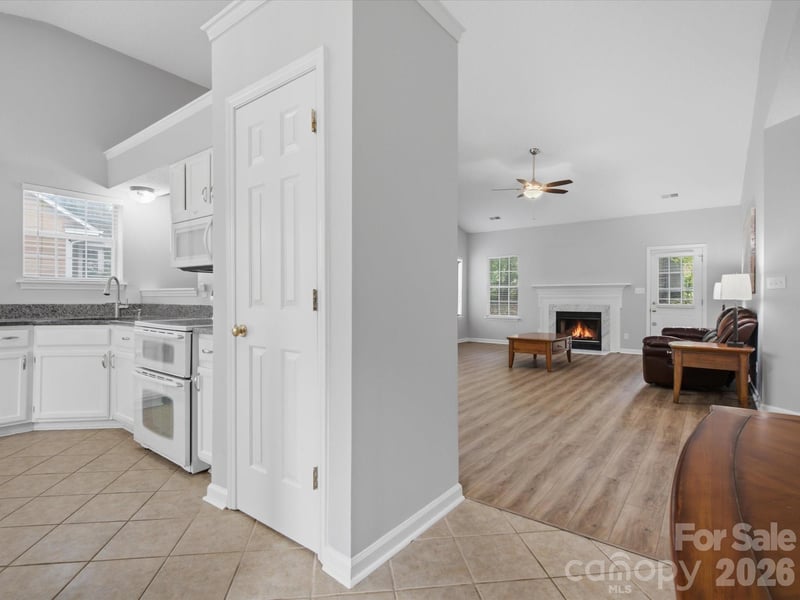 607 Oakbluff Cir, Charlotte, NC 28216