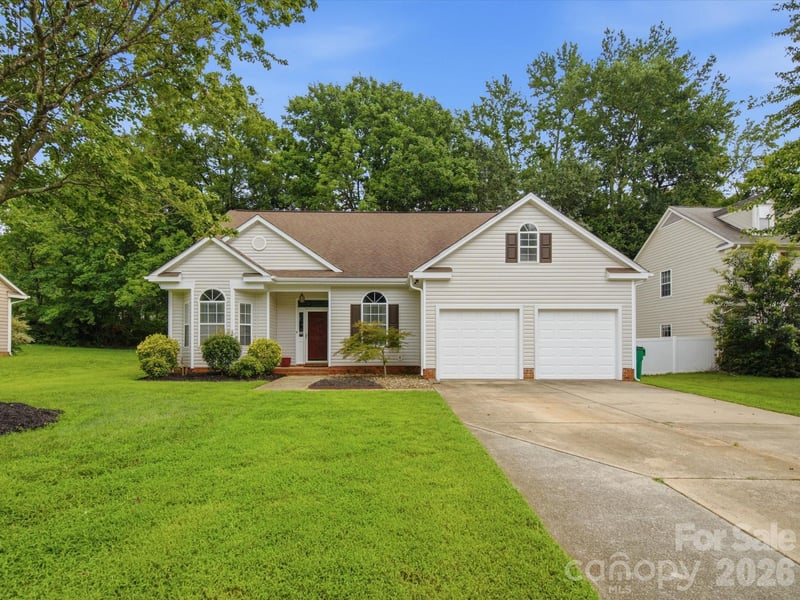 607 Oakbluff Cir, Charlotte, NC 28216
