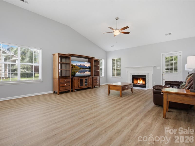 607 Oakbluff Cir, Charlotte, NC 28216