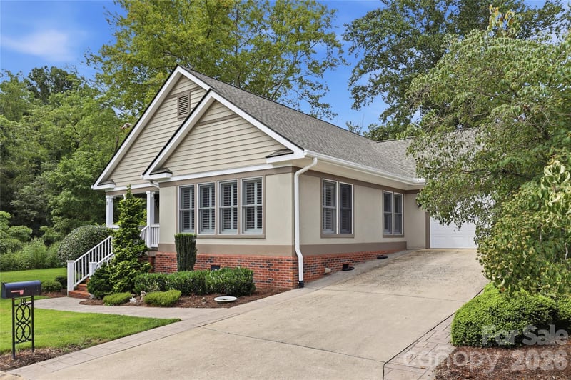 18 Creekside Way, Asheville, NC 28804