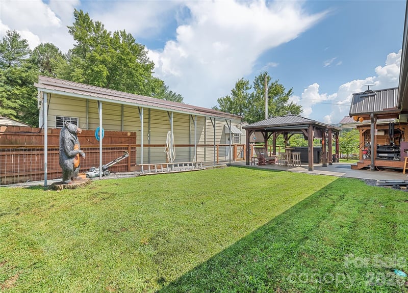 2906 Jonathan Creek Rd, Waynesville, NC 28785
