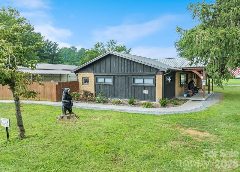 2906 Jonathan Creek Rd, Waynesville, NC 28785