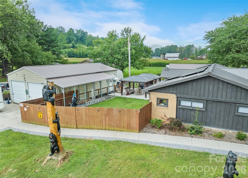 2906 Jonathan Creek Rd, Waynesville, NC 28785