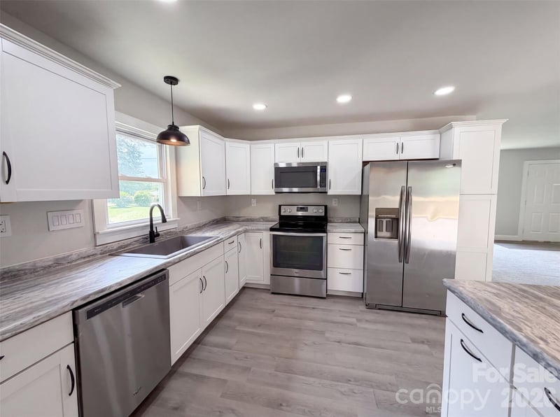 704 Morningside Dr, Mount Holly, NC 28120