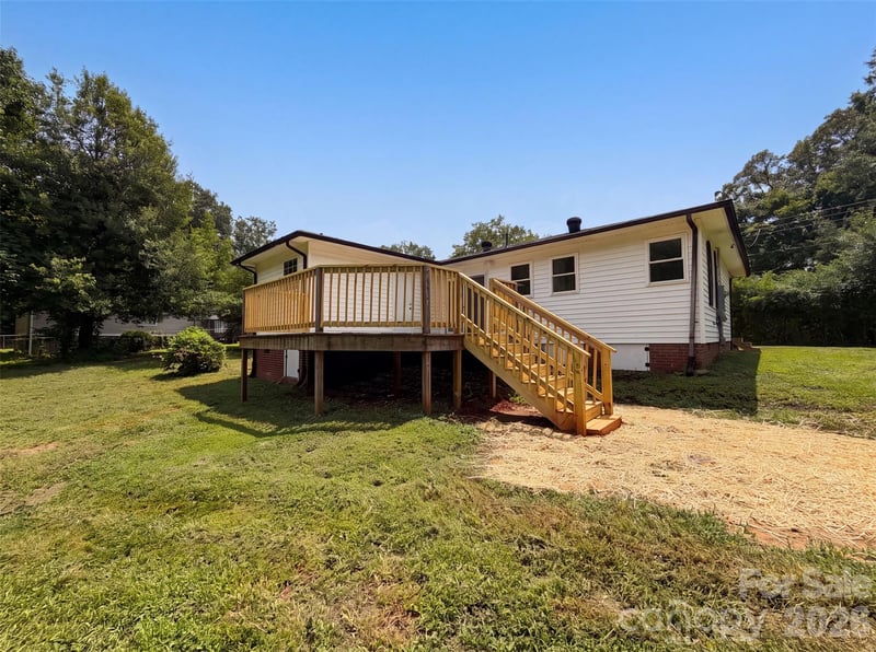 704 Morningside Dr, Mount Holly, NC 28120