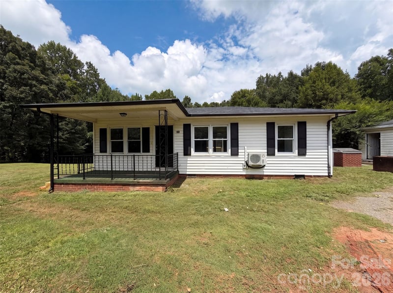 704 Morningside Dr, Mount Holly, NC 28120