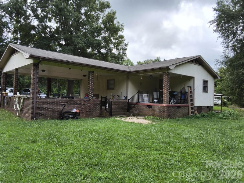 1981 Mollys Backbone Rd, Sherrills Ford, NC 28673
