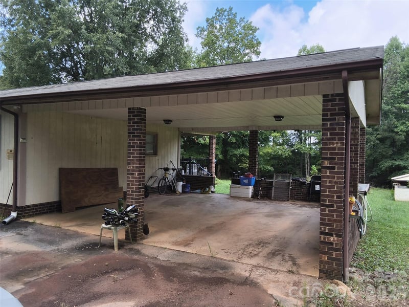 1981 Mollys Backbone Rd, Sherrills Ford, NC 28673