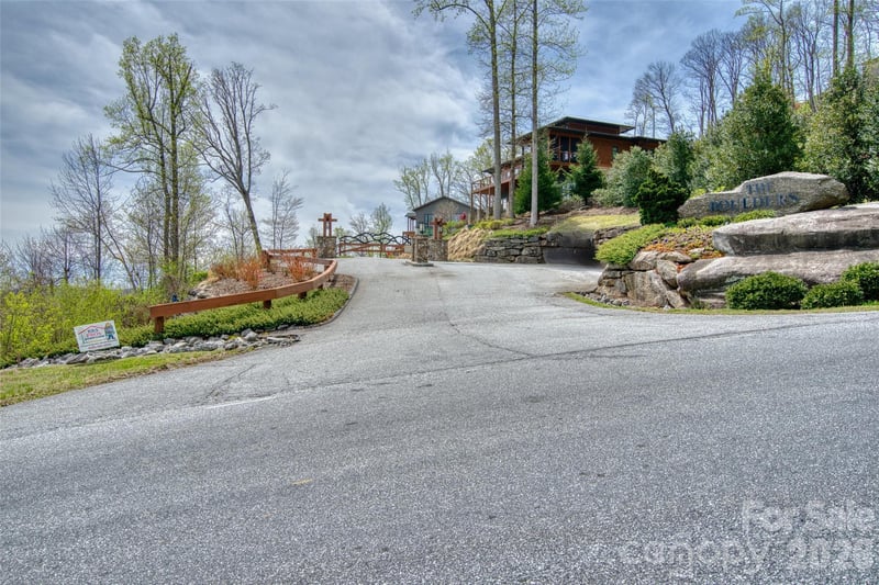R5 Curtain Bluff, Hendersonville, NC 28791