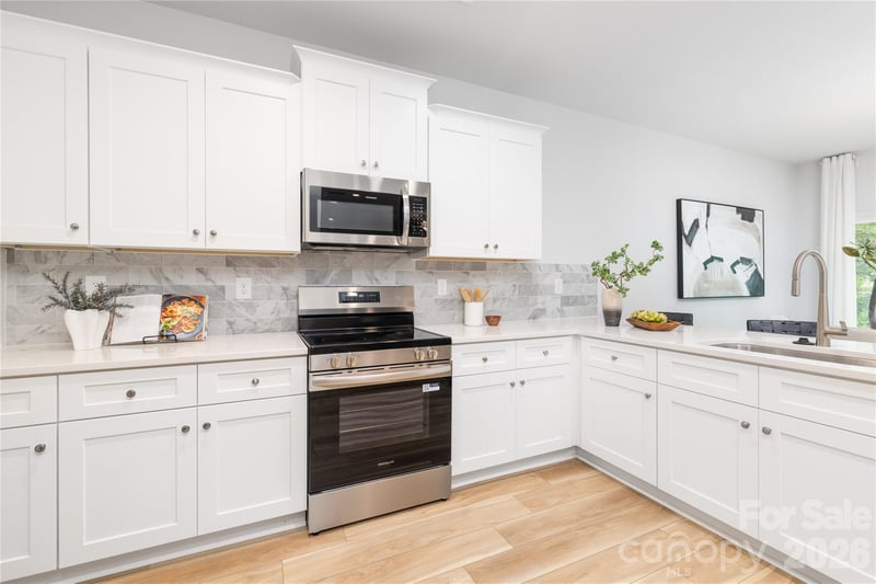 5234 Hickory Ln, Charlotte, NC 28216