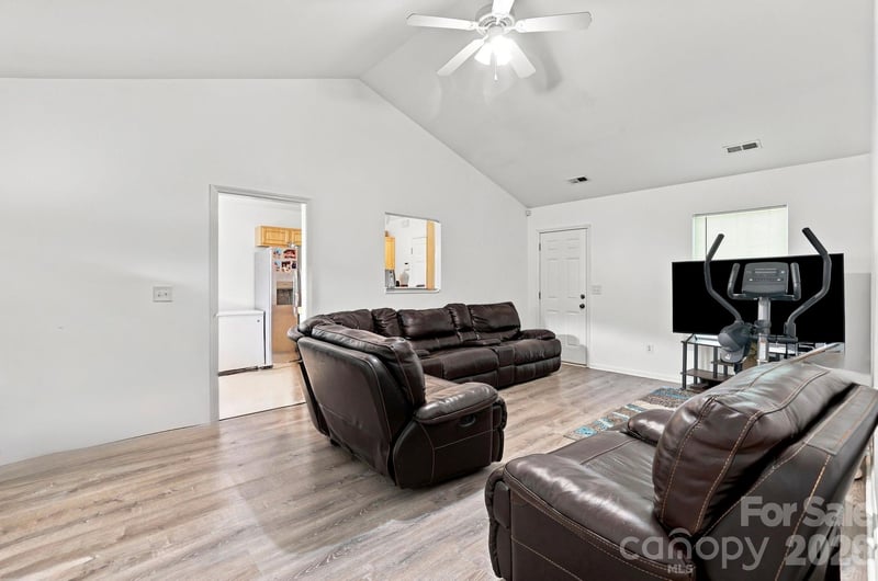 5205 Windy Valley Dr, Charlotte, NC 28208