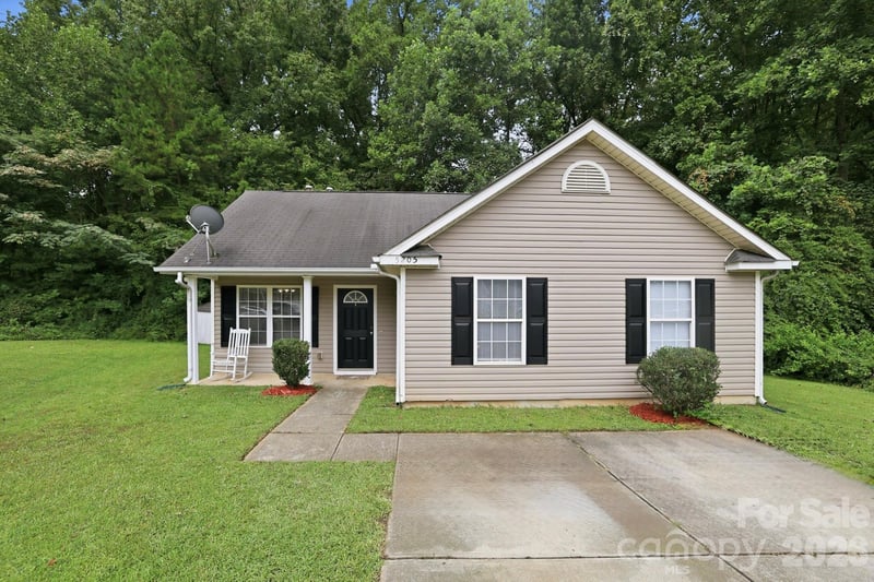 5205 Windy Valley Dr, Charlotte, NC 28208