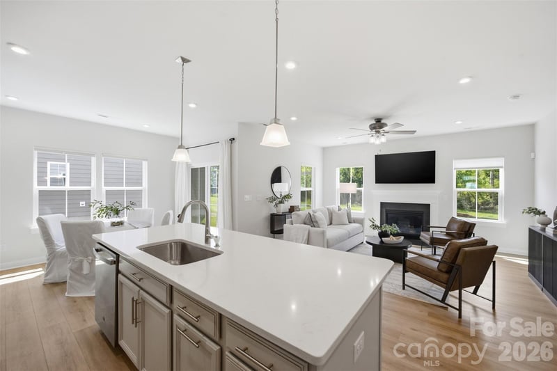 6428 Cambridge Dr, Harrisburg, NC 28075