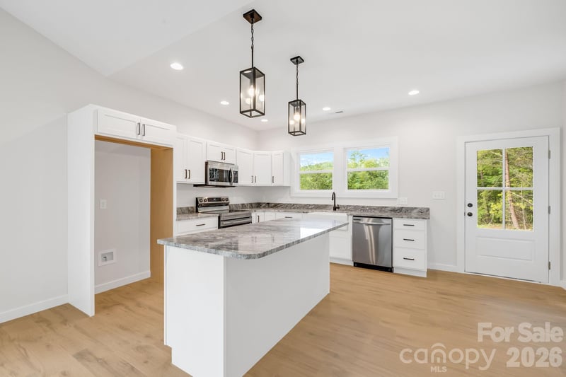 118 Dog Star Ln, Alexander, NC 28701