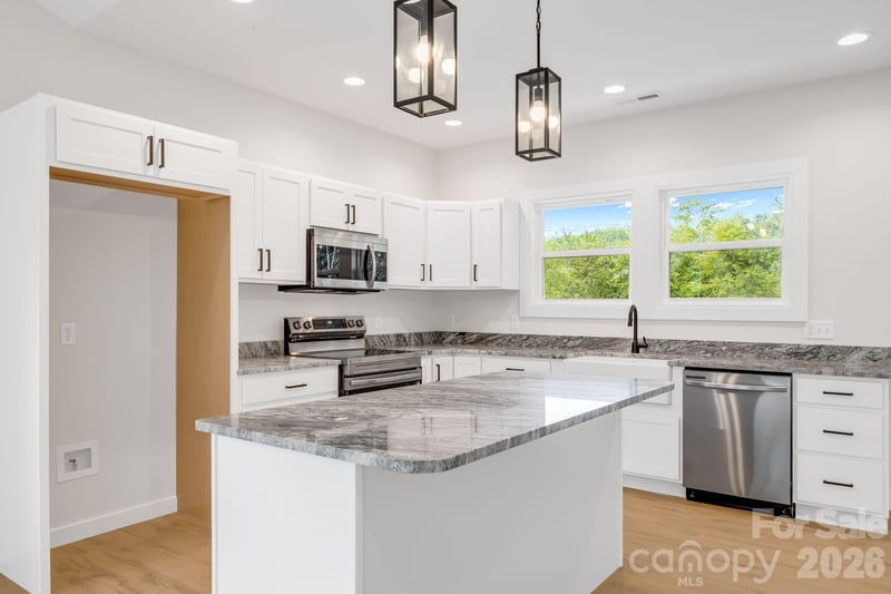 118 Dog Star Ln, Alexander, NC 28701