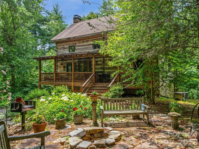 69 Dogwood Branch Rd, Zirconia, NC 28790