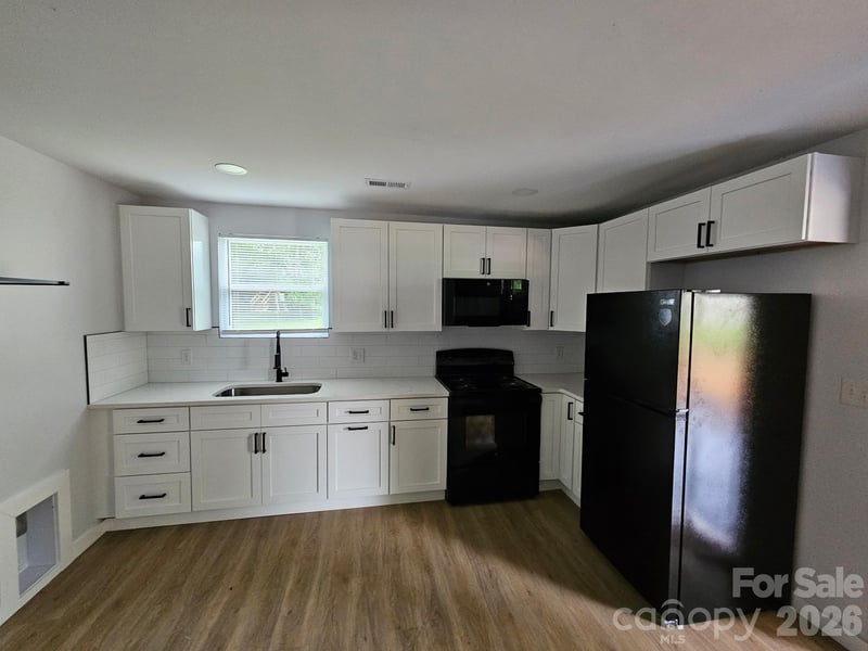 615 Saunders Ave, Newton, NC 28658