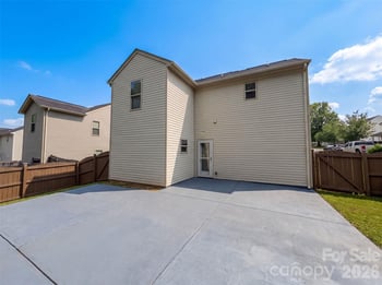 7329 Hidden Creek Dr, Charlotte, NC 28214