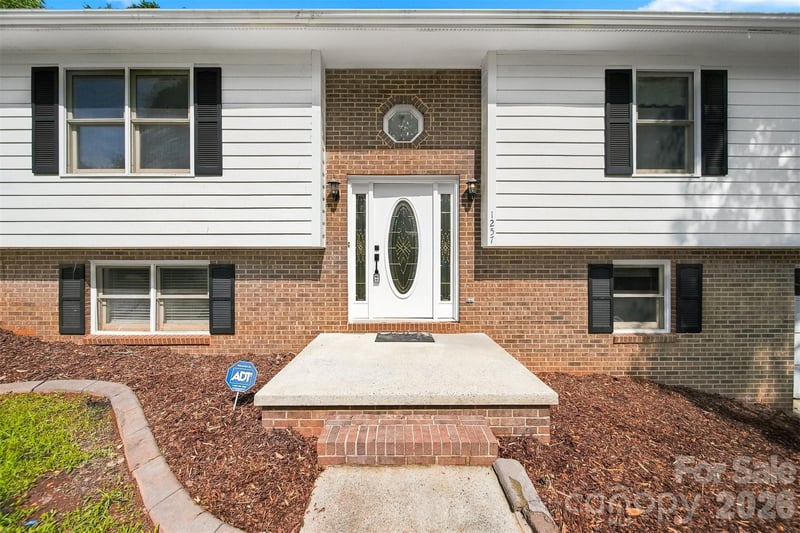 1257 Canseco Ln, Hickory, NC 28602