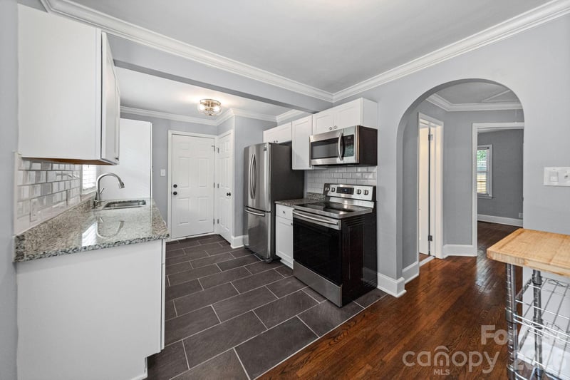 3137 Mathis Dr, Charlotte, NC 28208