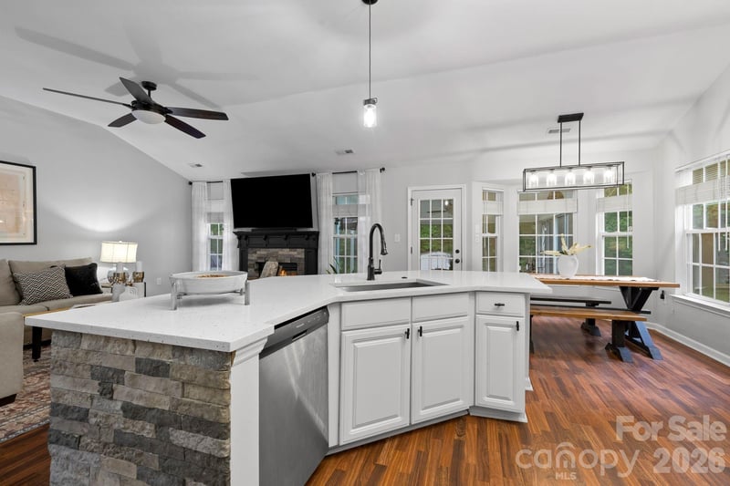 4002 Canbury Ct, Charlotte, NC 28269