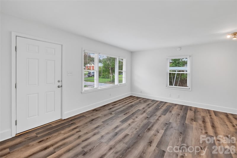 1062 Dresden Dr W, Charlotte, NC 28205