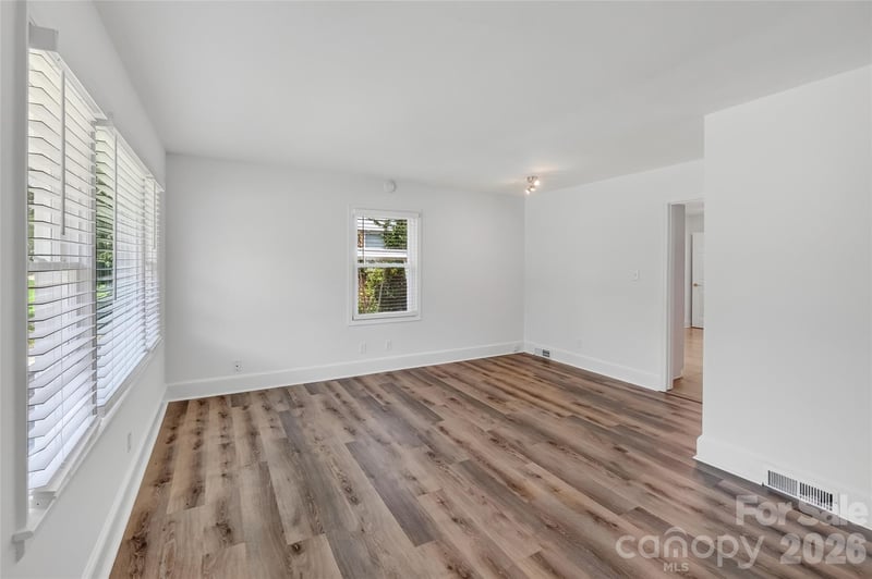 1062 Dresden Dr W, Charlotte, NC 28205