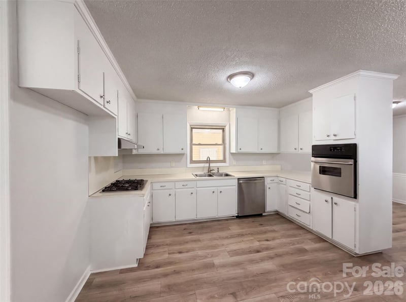 1951 Taylor Dr, Gastonia, NC 28052