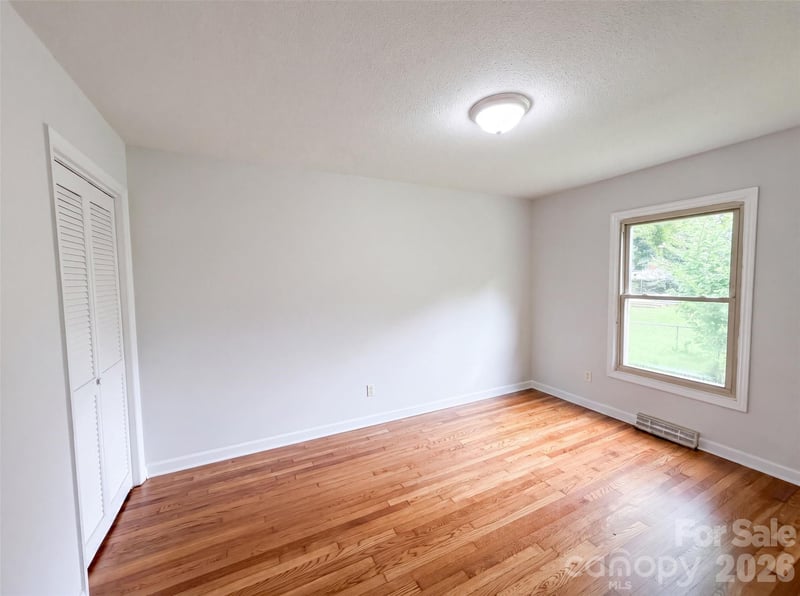 1951 Taylor Dr, Gastonia, NC 28052
