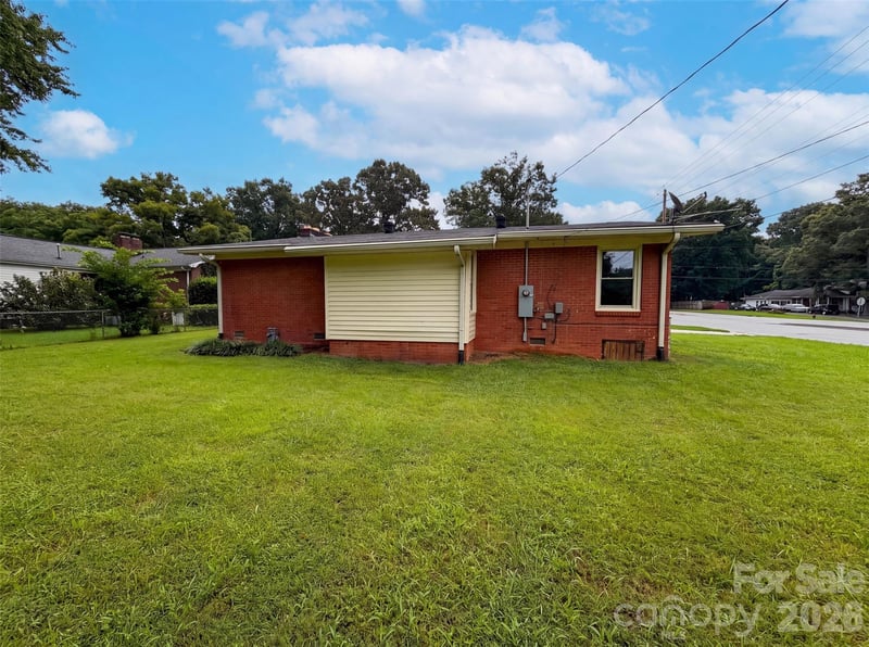 1951 Taylor Dr, Gastonia, NC 28052