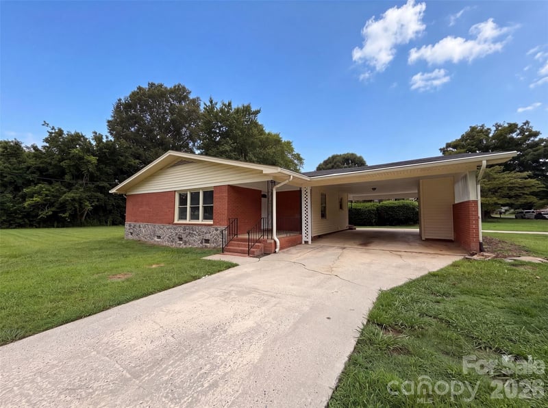 1951 Taylor Dr, Gastonia, NC 28052