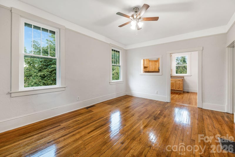 181 Courtland Pl, Asheville, NC 28801
