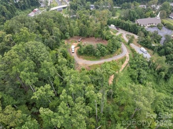 213 Three Rivers Dr, Hendersonville, NC 28792