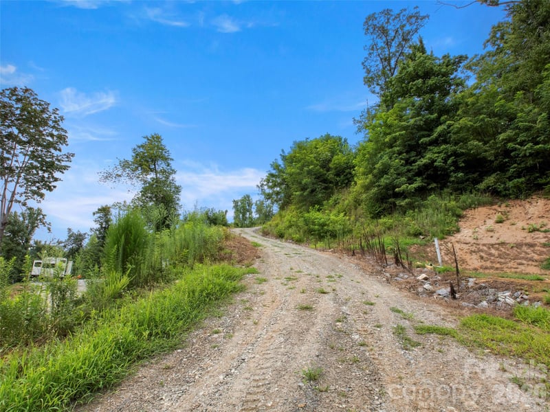 213 Three Rivers Dr, Hendersonville, NC 28792
