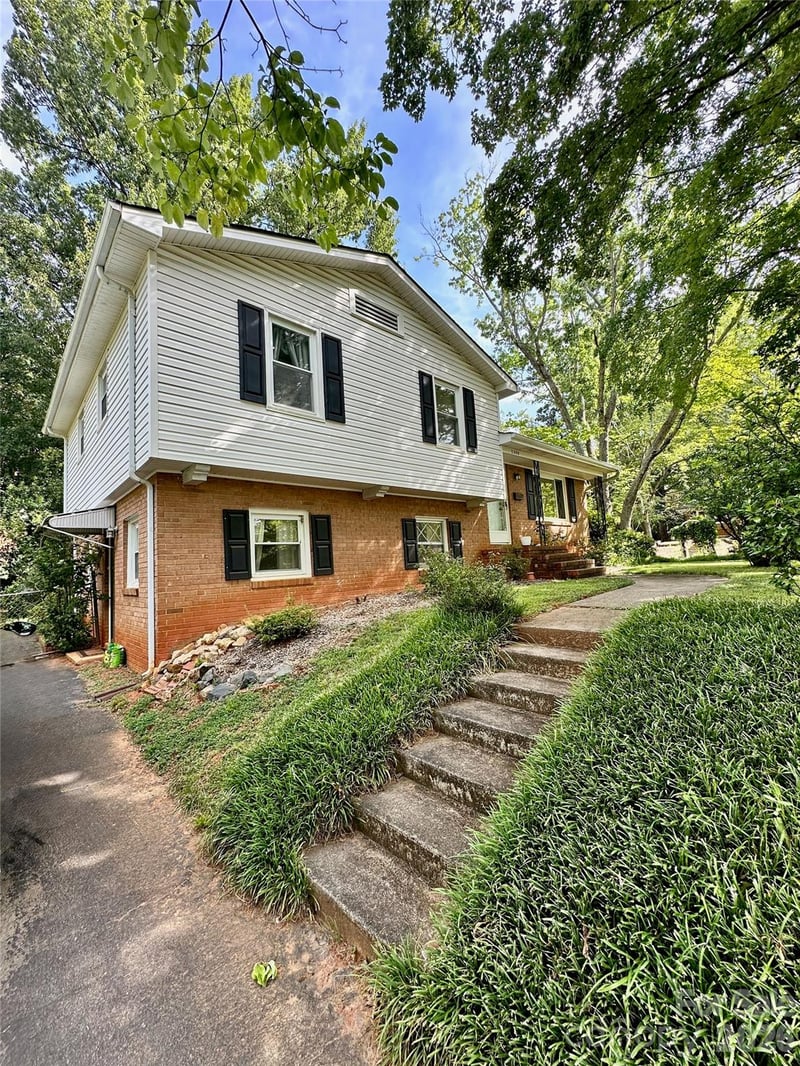 7200 Woodstock Dr, Charlotte, NC 28210