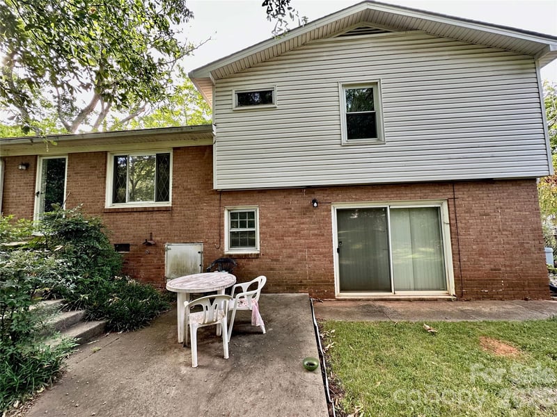 7200 Woodstock Dr, Charlotte, NC 28210
