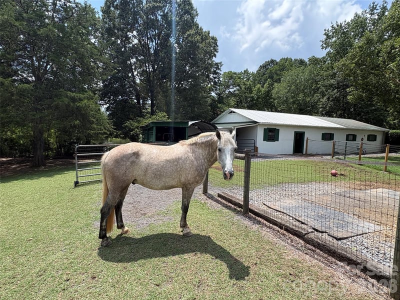 4904 Willow Pond Rd, Clover, SC 29710