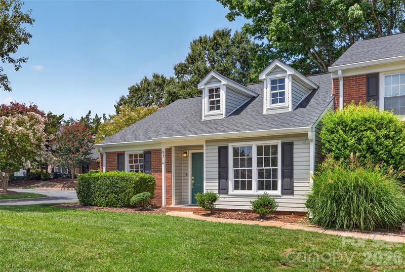 8314 Chippenham Ln, Charlotte, NC 28277