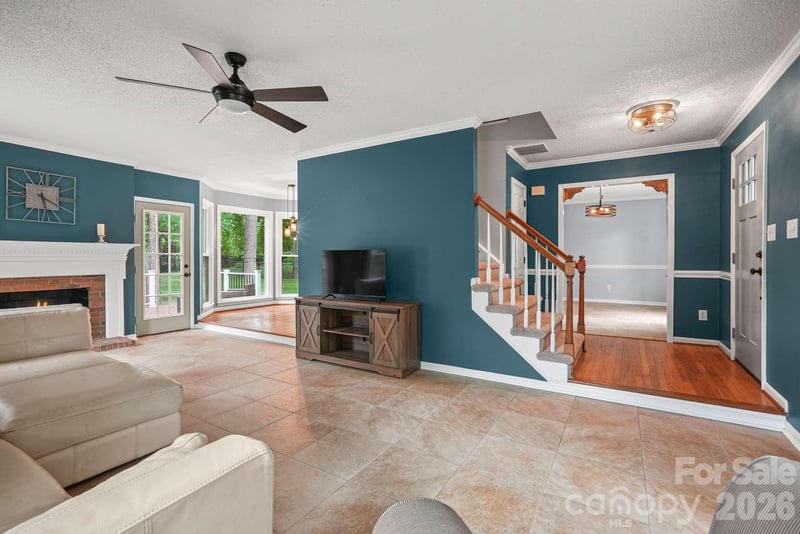612 Grays Creek Ln, Charlotte, NC 28214