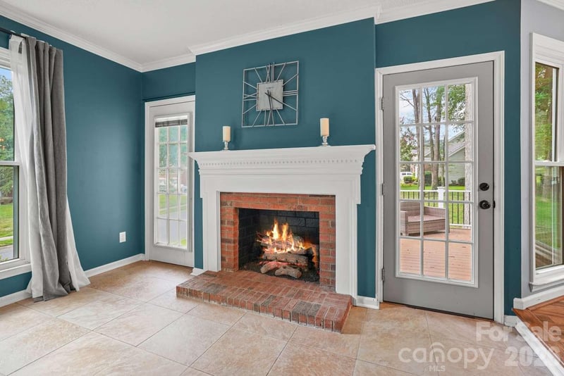 612 Grays Creek Ln, Charlotte, NC 28214