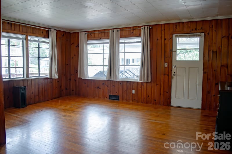 412 1st Ave, Hendersonville, NC 28739