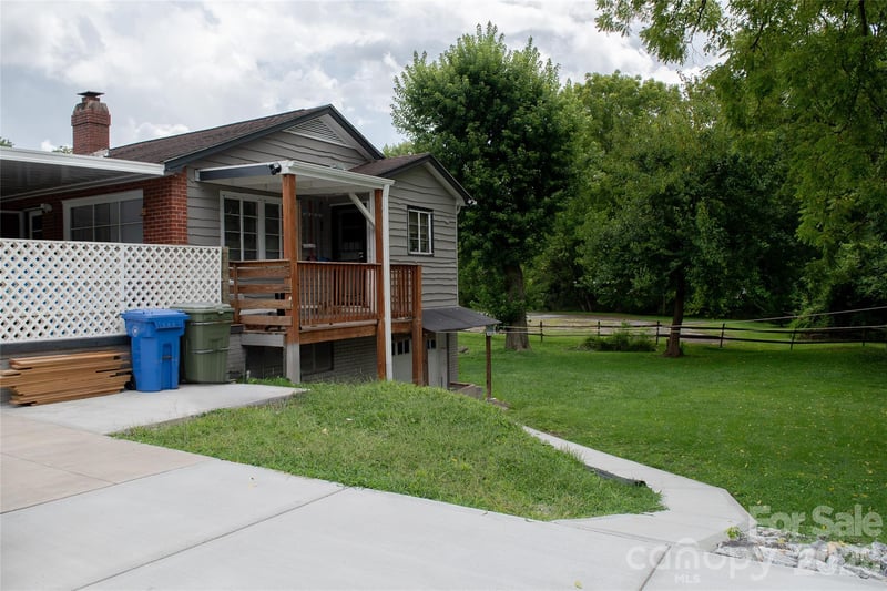 412 1st Ave, Hendersonville, NC 28739
