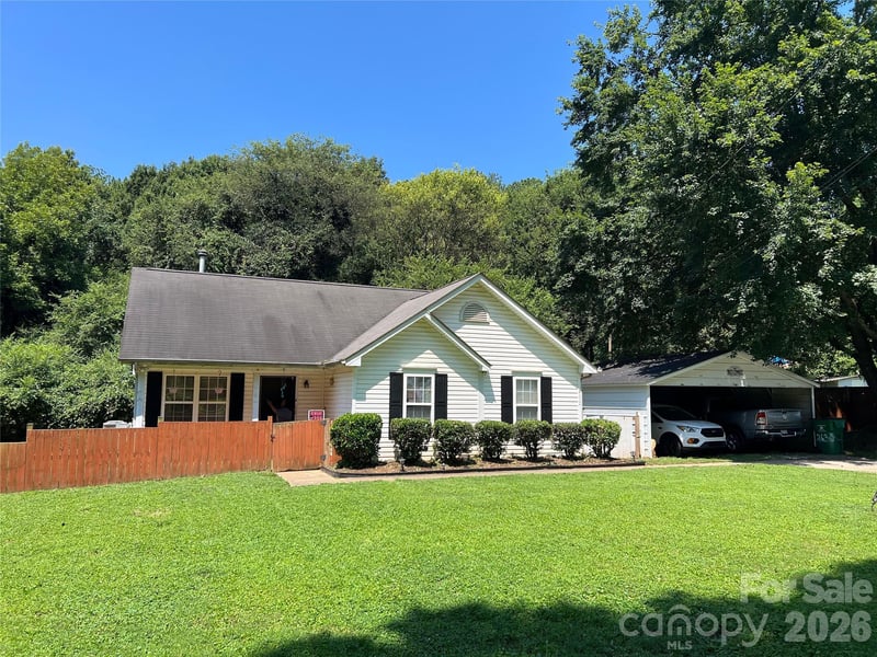 2630 Larry Dr, Charlotte, NC 28214